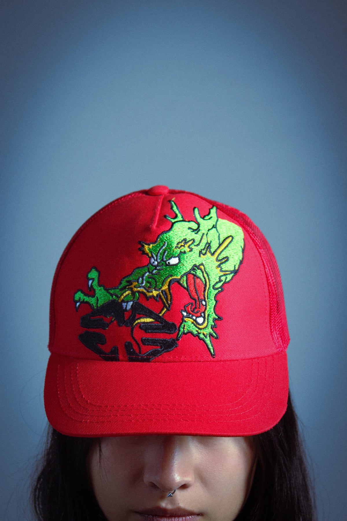 Gorra dragón roja