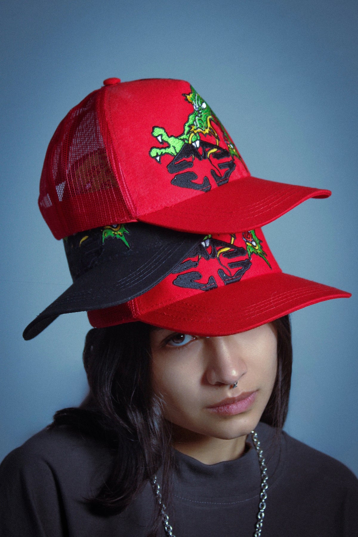 Gorra dragón roja